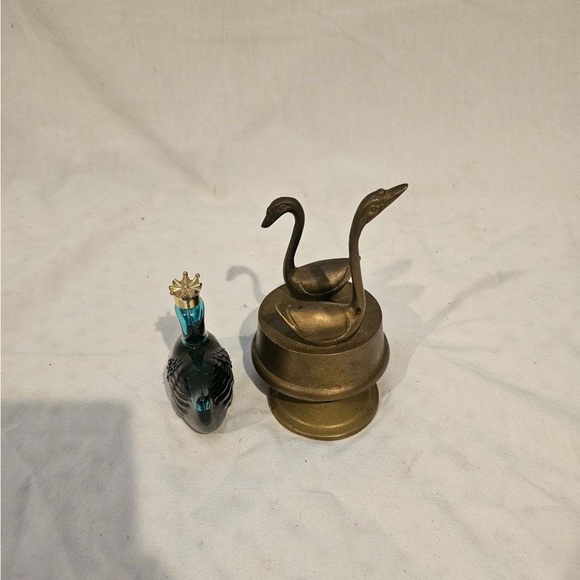 Vintage brass swan music box and Avon swan perfume bottle, swan, 🦢 - Picture 2 of 3